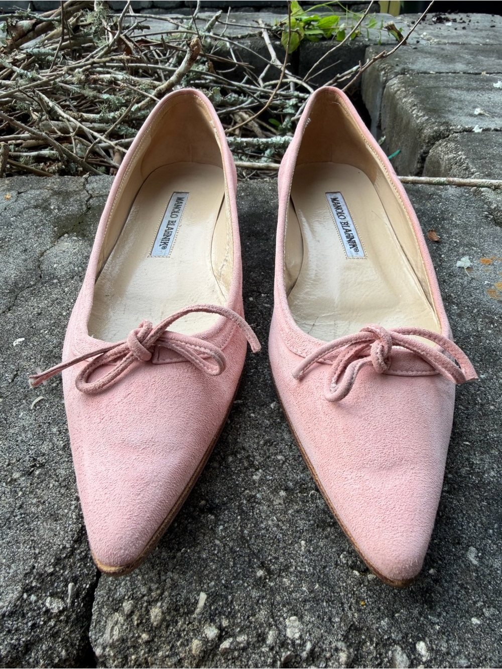 Manolo Blahnik Pink Suede Pointed Toe Flats with Bow sz6 - Picture 2 of 9